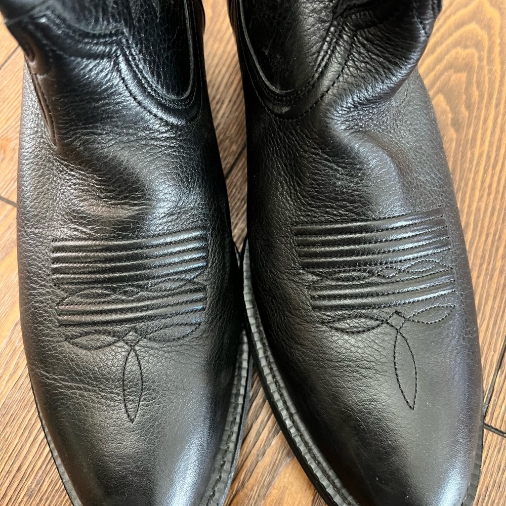 COPY - Ariat Boots in black. Worn once.